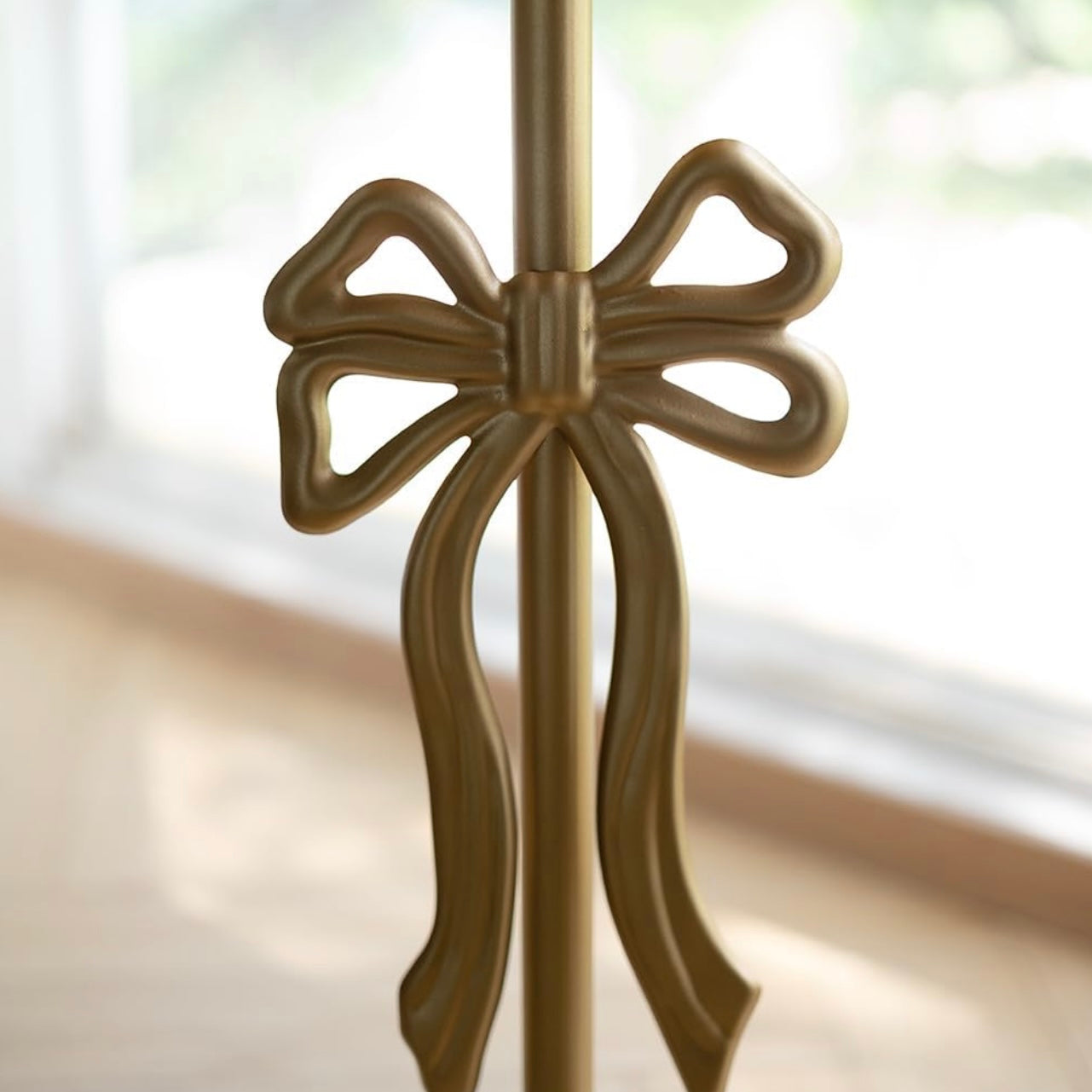 Mesa Bow Gold